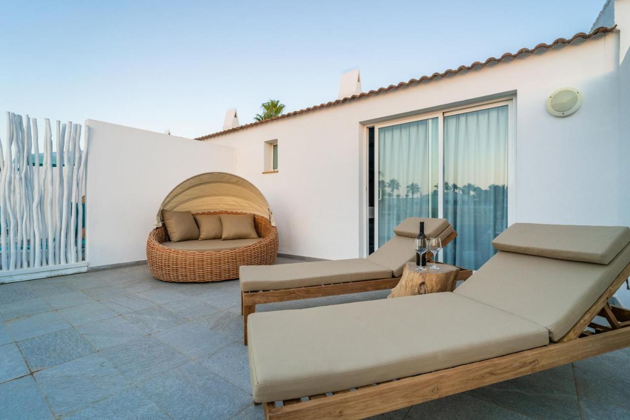 Lago Resort Menorca - Casas Del Lago Adults Only Cala en Bosch Esterno foto A terrace at the hotel