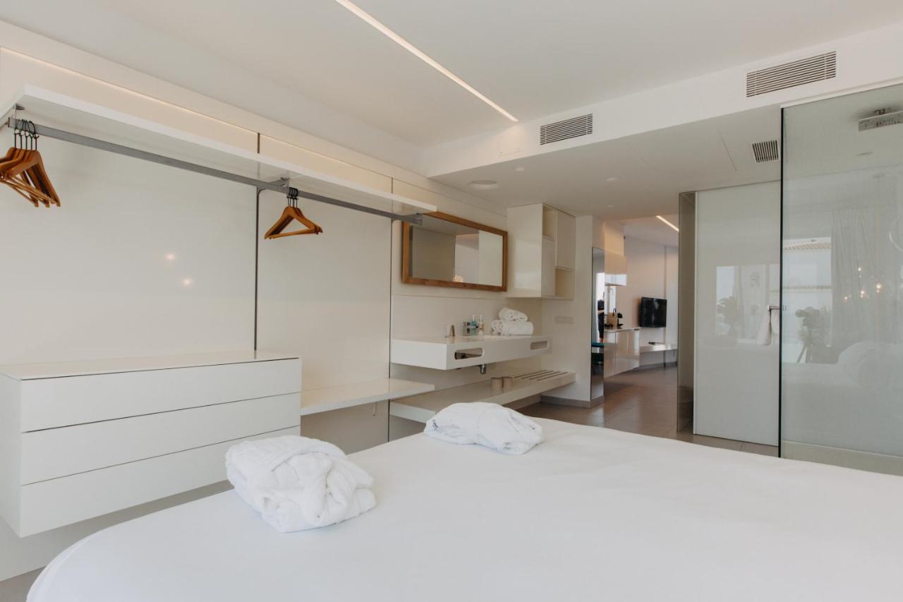 Lago Resort Menorca - Casas Del Lago Adults Only Cala en Bosch Esterno foto A room at the hotel