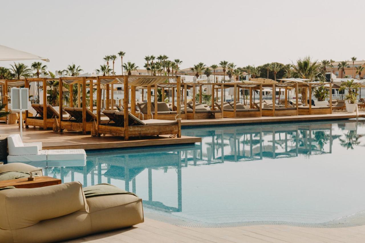 Lago Resort Menorca - Casas Del Lago Adults Only Cala en Bosch Esterno foto The pool at the Mykonos Villa