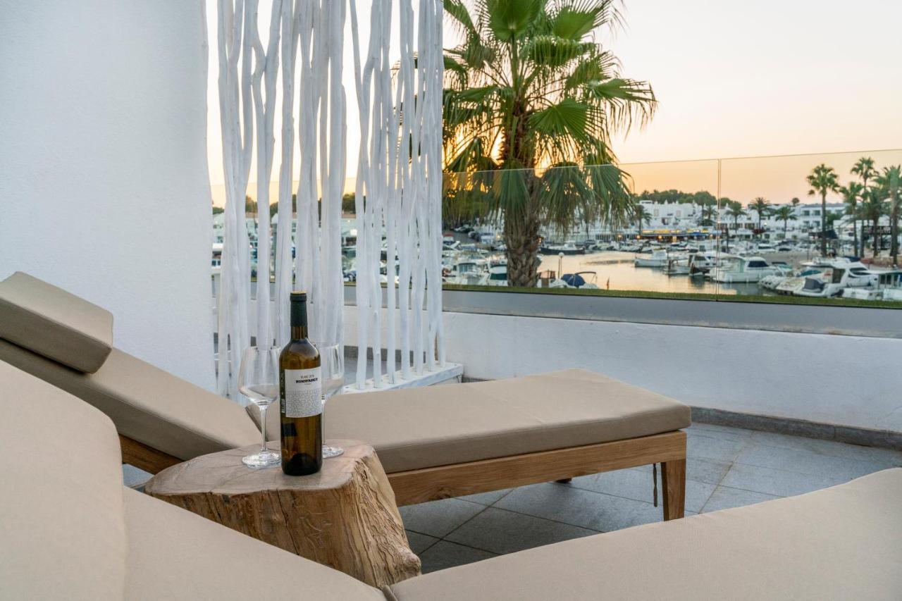Lago Resort Menorca - Casas Del Lago Adults Only Cala en Bosch Esterno foto The hotel's terrace