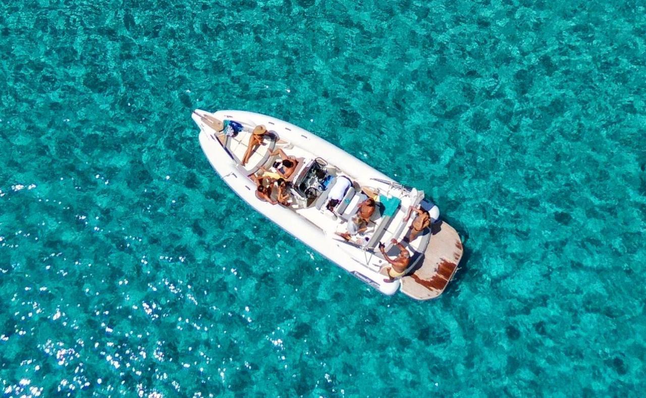 Lago Resort Menorca - Casas Del Lago Adults Only Cala en Bosch Esterno foto Aerial view of a yacht