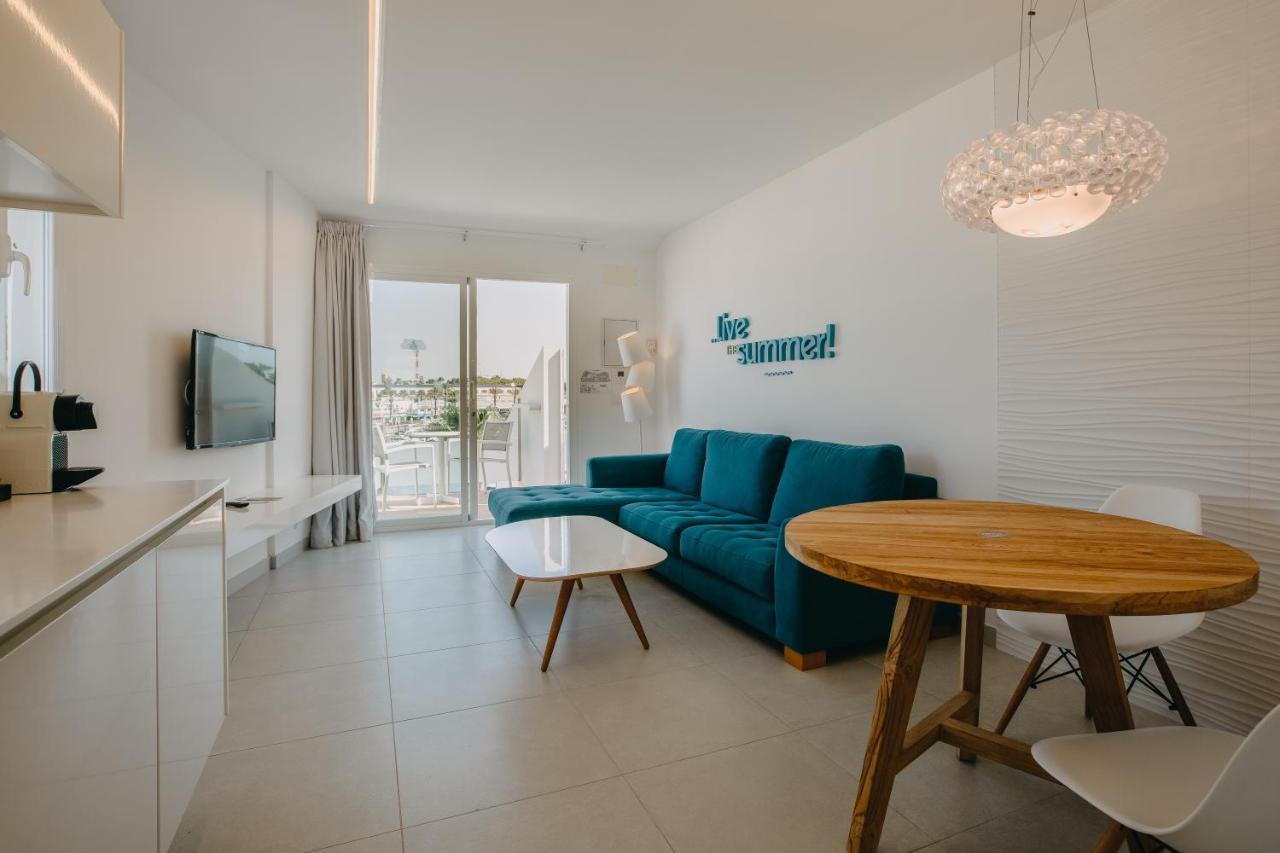 Lago Resort Menorca - Casas Del Lago Adults Only Cala en Bosch Esterno foto A typical apartment at the complex
