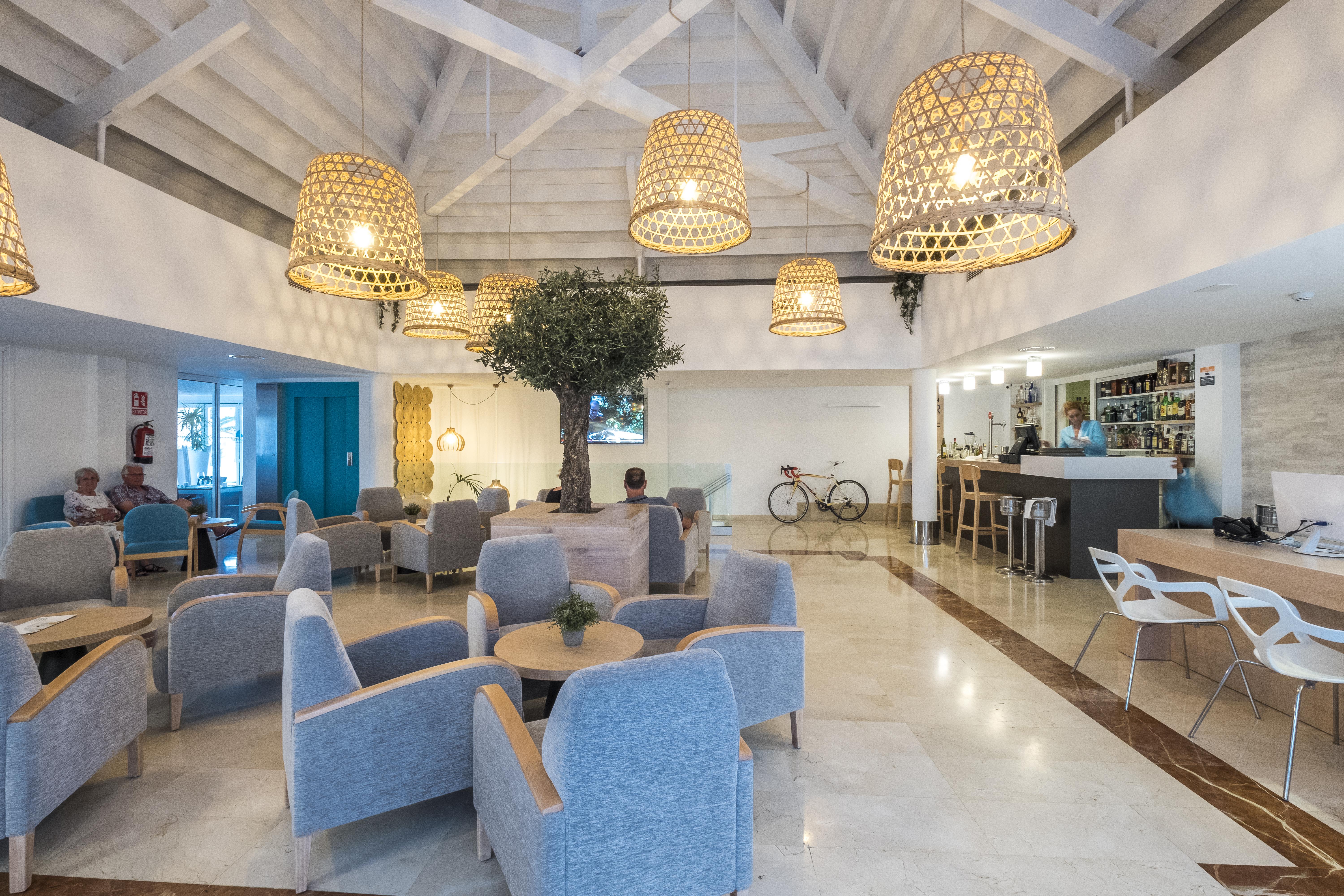 Lago Resort Menorca - Casas Del Lago Adults Only Cala en Bosch Esterno foto The lounge at the airport