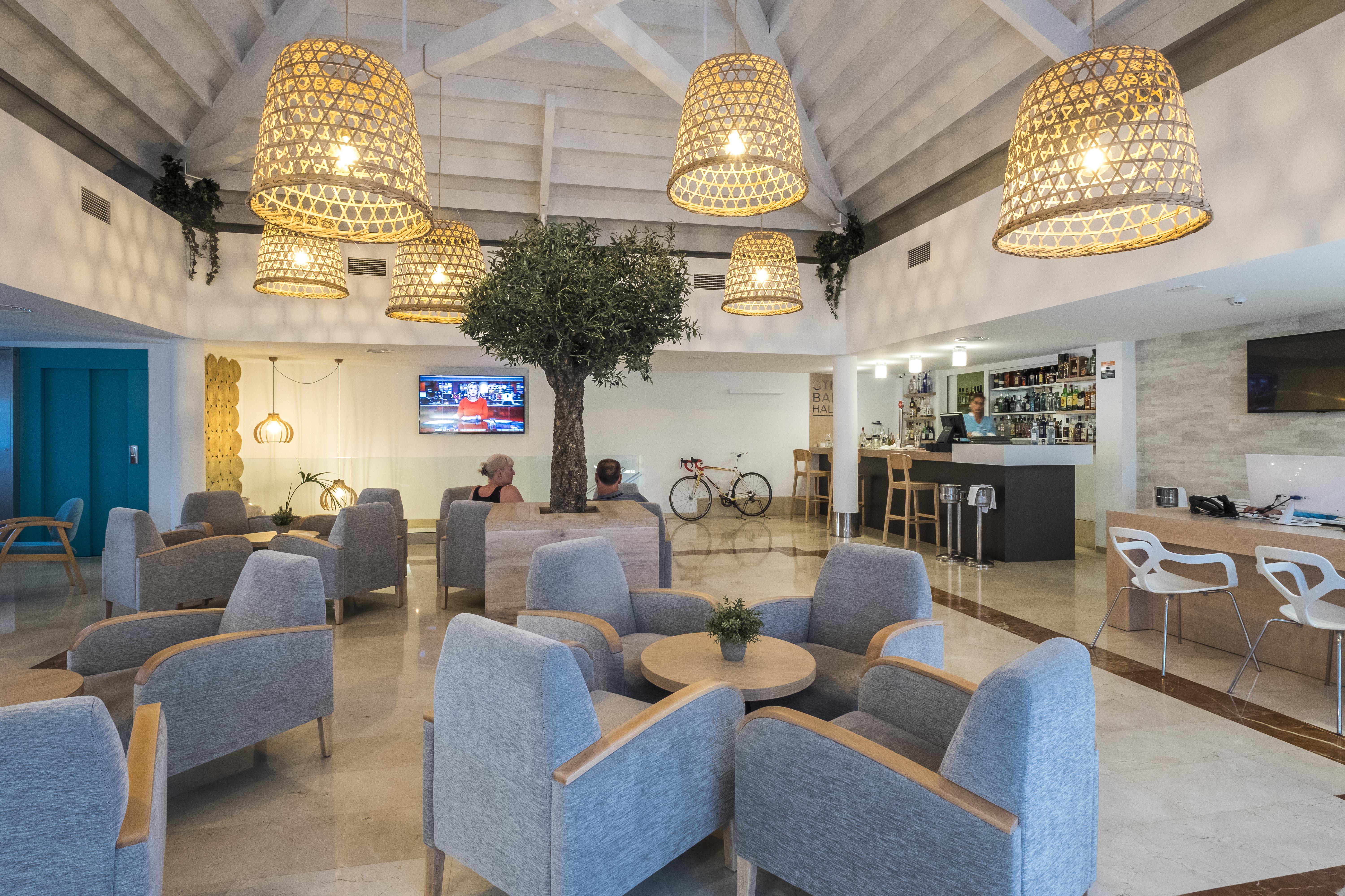 Lago Resort Menorca - Casas Del Lago Adults Only Cala en Bosch Esterno foto The lounge at the airport