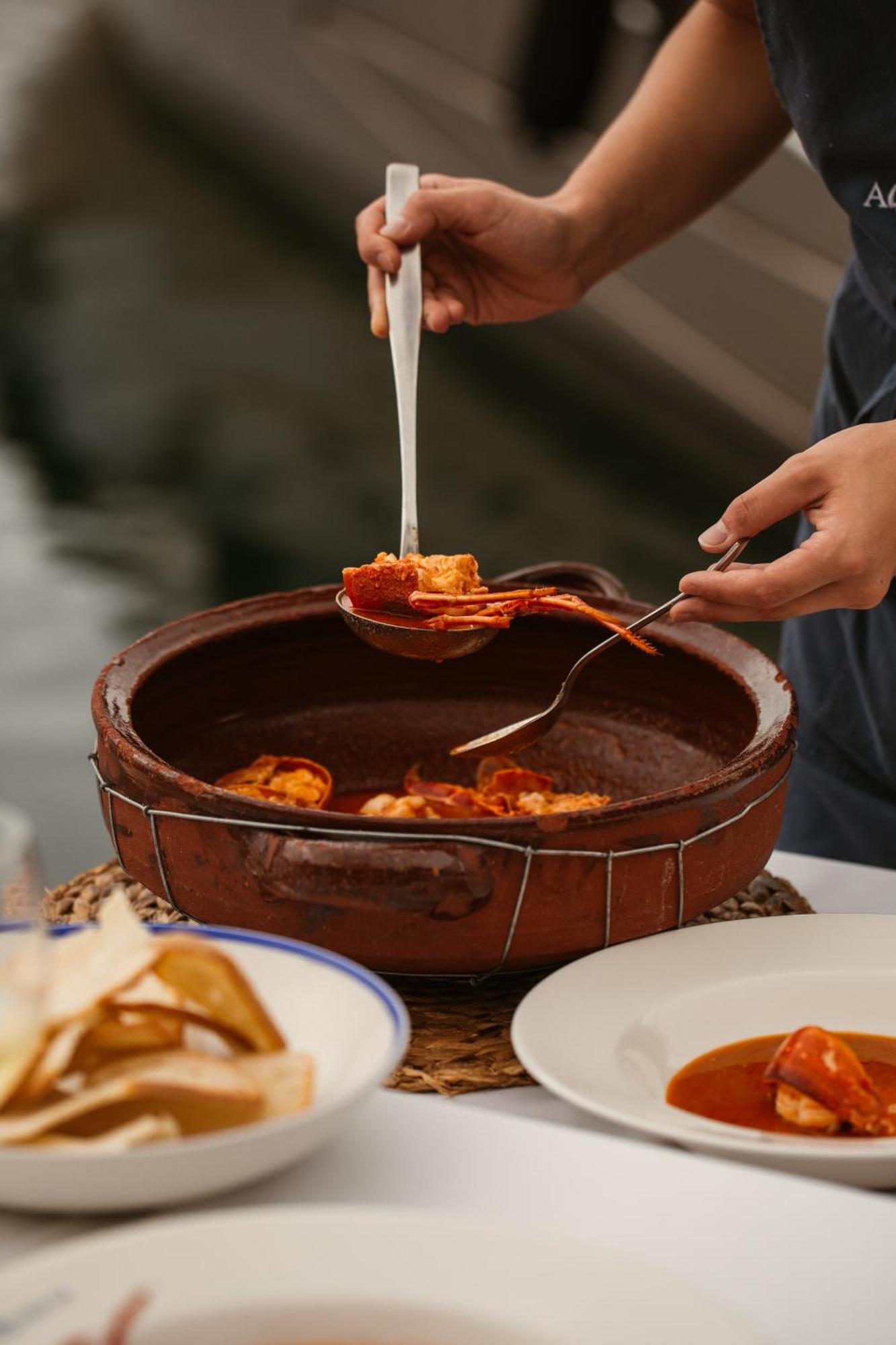 Lago Resort Menorca - Casas Del Lago Adults Only Cala en Bosch Esterno foto A typical Portuguese clay pot