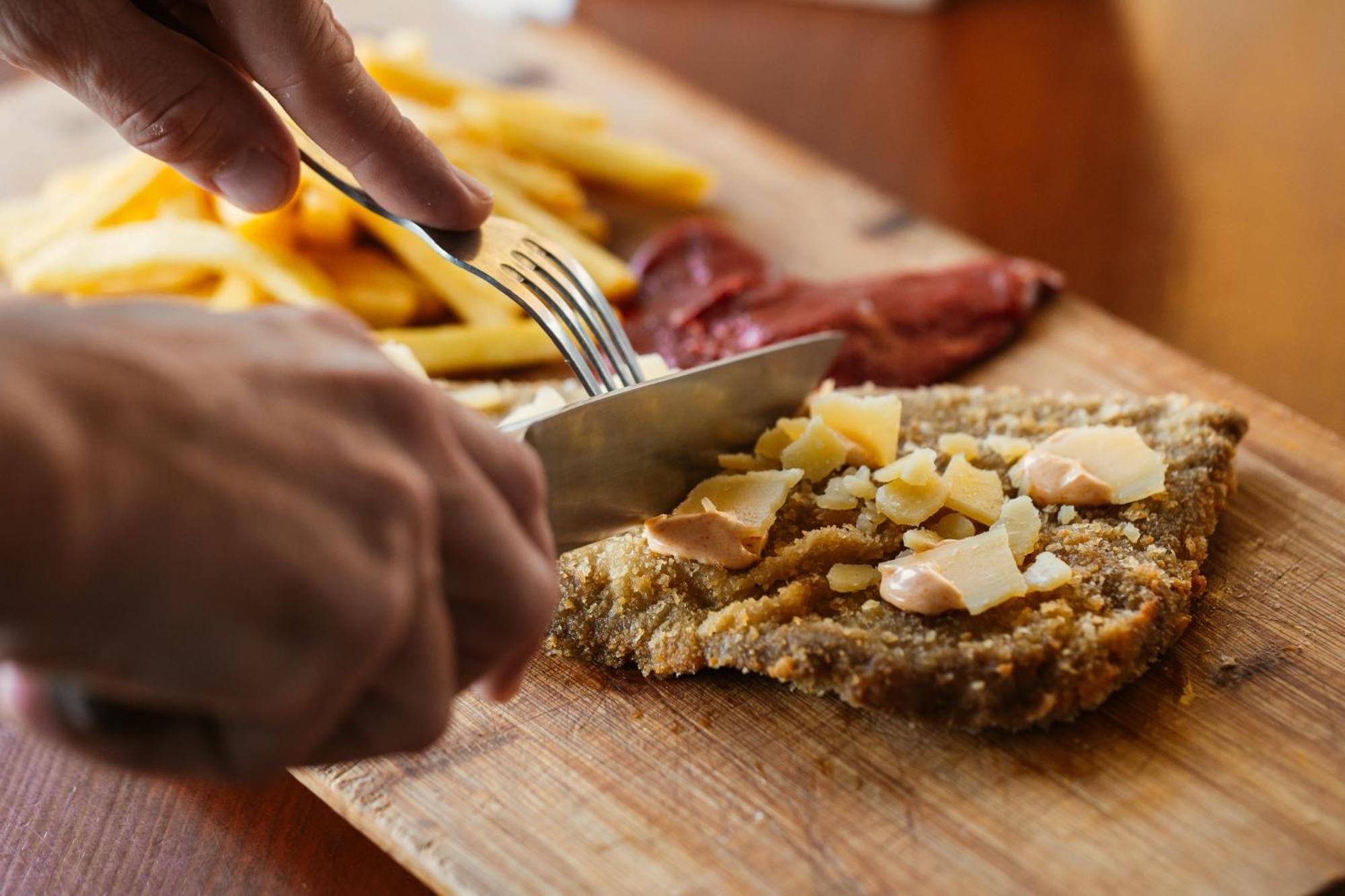 Lago Resort Menorca - Casas Del Lago Adults Only Cala en Bosch Esterno foto A steak being cut with a knife and fork