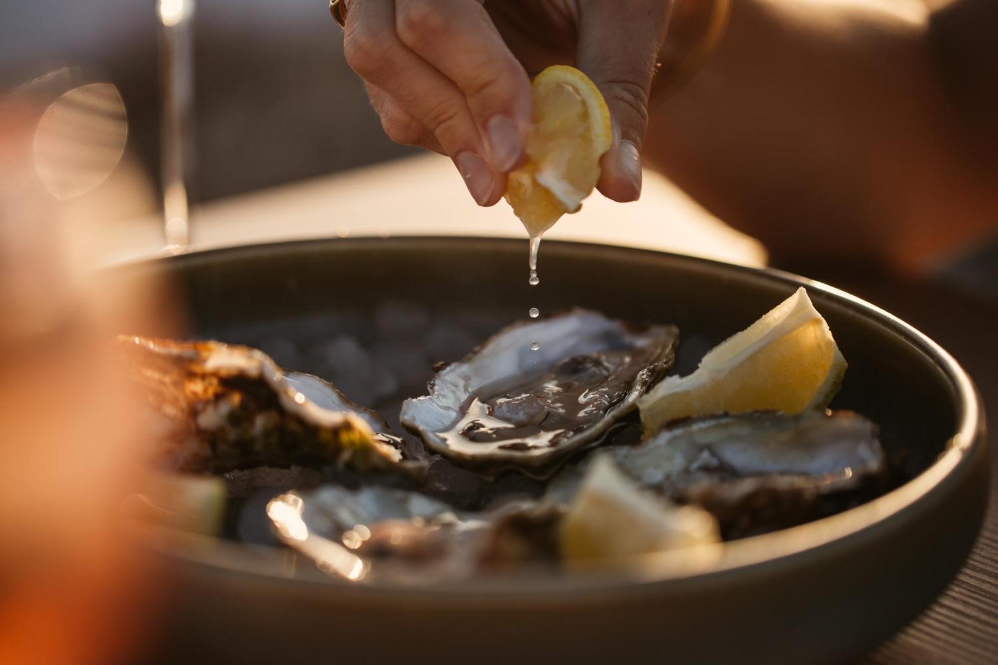 Lago Resort Menorca - Casas Del Lago Adults Only Cala en Bosch Esterno foto Oysters with lemon
