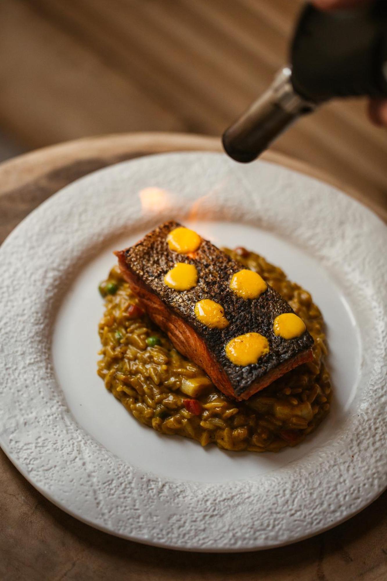 Lago Resort Menorca - Casas Del Lago Adults Only Cala en Bosch Esterno foto Salmon with a saffron risotto